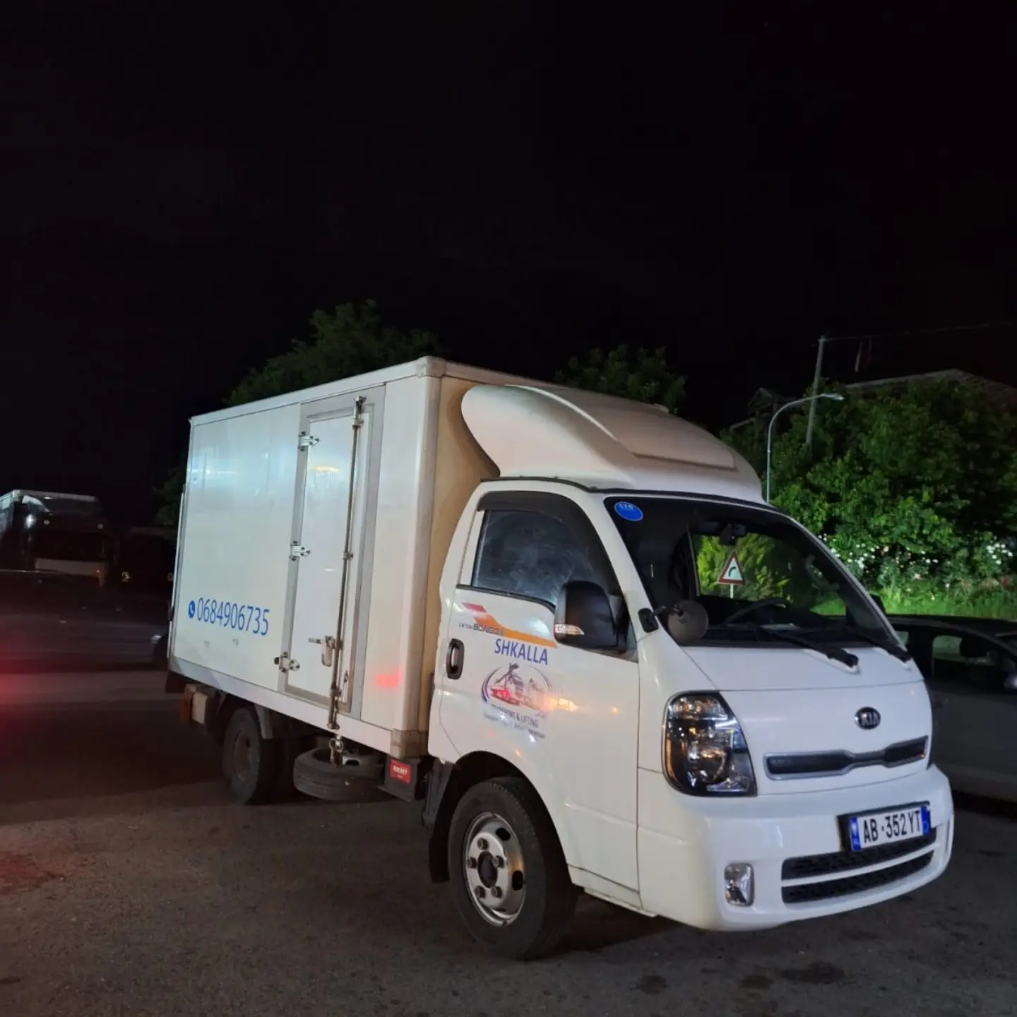 KIA BONGO 1.2 TON ME PEDANË ELEKTRIKE
