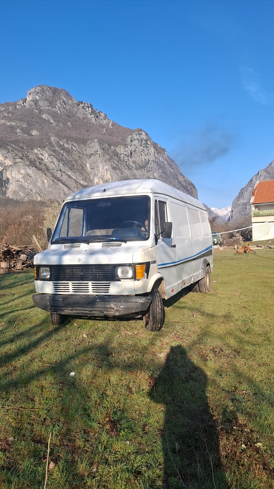 Fugon Mercedes Benz 410D Shitet pa letra